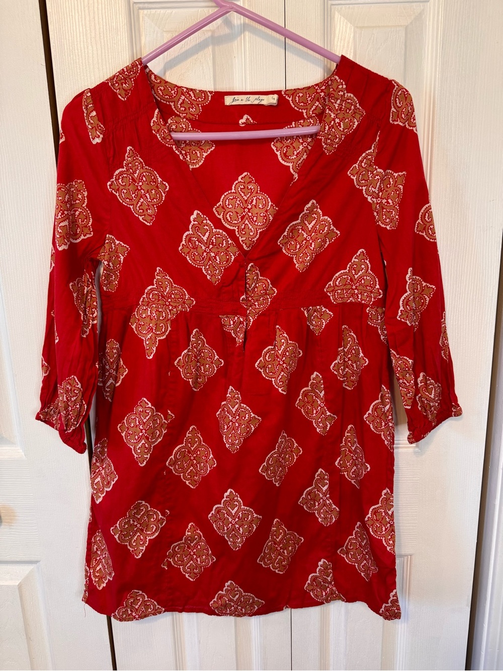 Joie a La Plage Red Medallion Print VNeck Tunic Blouse Size Small 3/4 Sleeve - Picture 3 of 14
